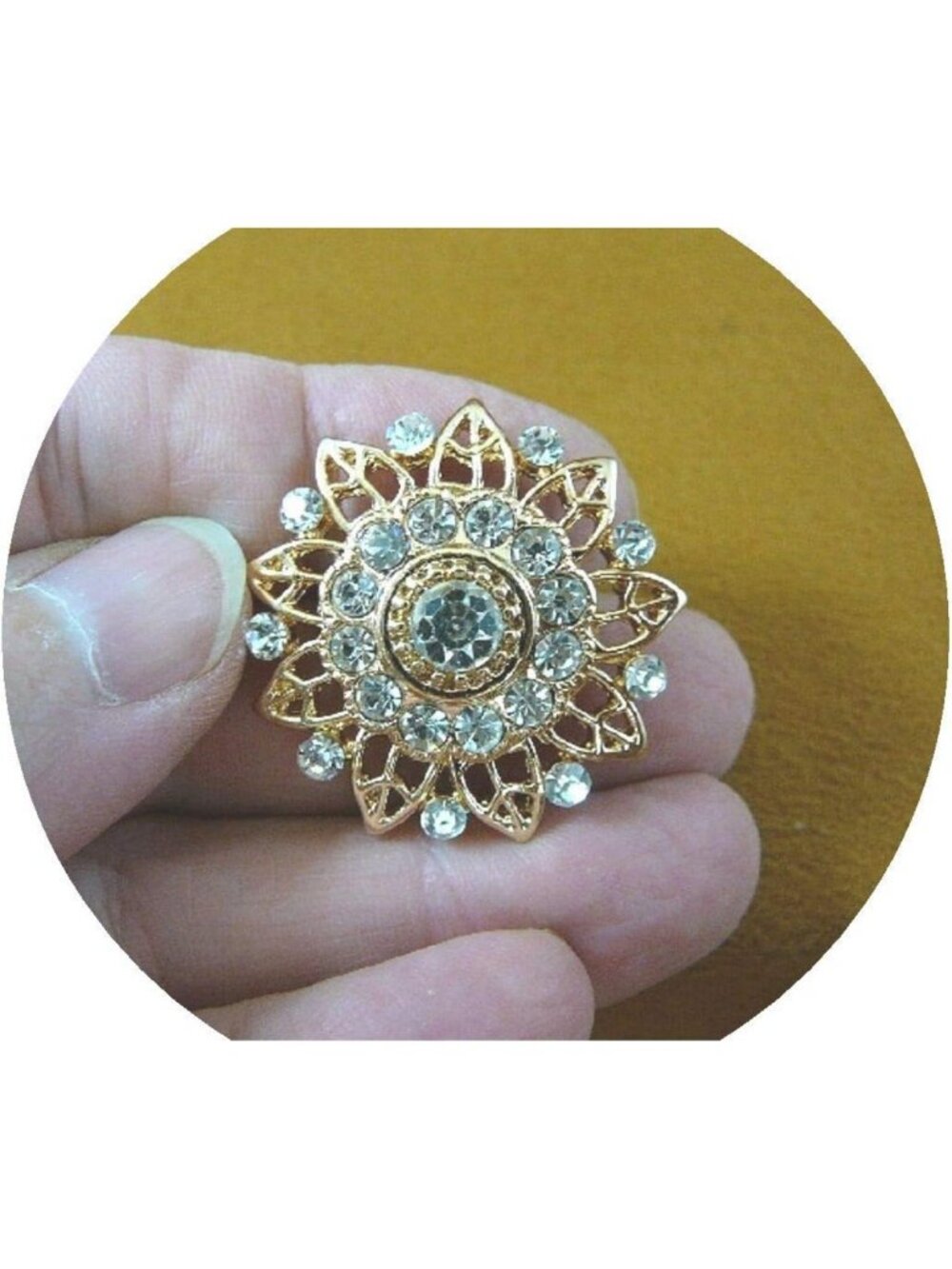 Sparkling White Rhinestone Filigree Flower Brooch Pin - Vintage Gold Tone